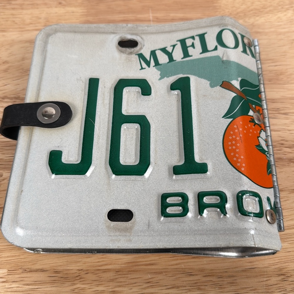 Unique little Earth recycled License Plate CD wallet - Picture 8 of 12